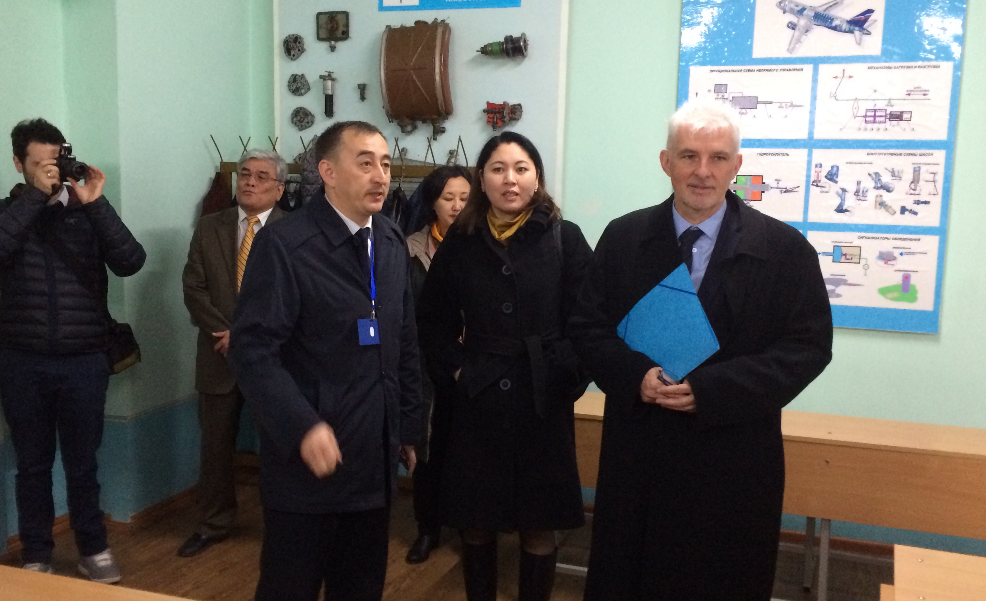 28 марта 2018 года  в Кыргызском авиационном  институте, состоялась встреча  Посла Франции в Кыргызской Республики господина Микаэля РУ с преподавателями и студентами института.