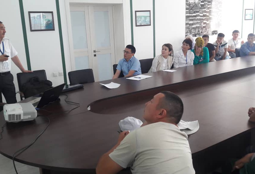 Рабочая поездка директора Кыргызского авиационного института в аэропор...