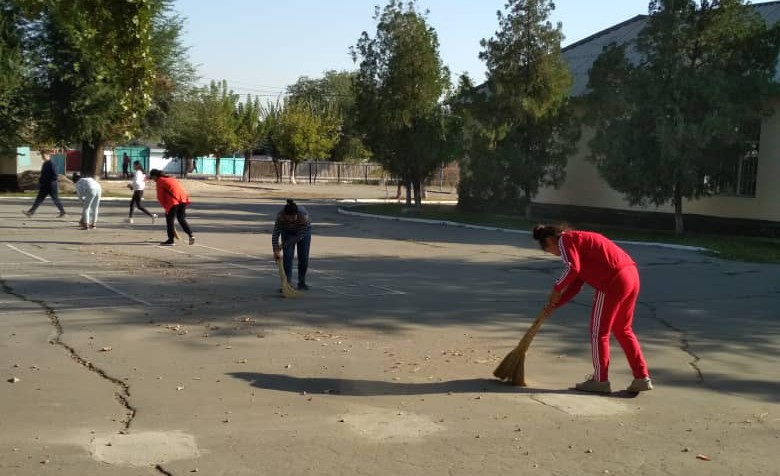 15 Сентября 2018г. личный состав студентов во главе с преподавателями вышли на общегородской субботник.