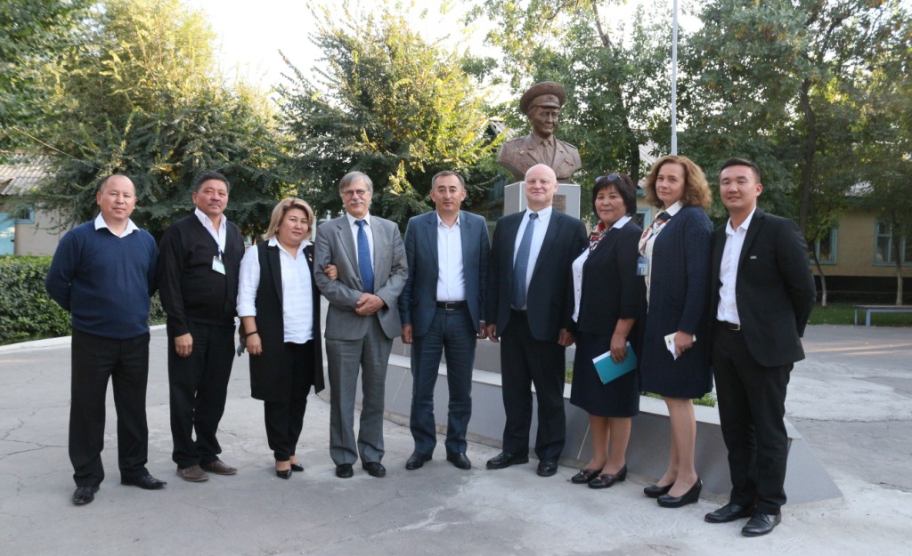 17 сентября текущего года Директор по международному сотрудничеству Управления ГА Франции г-н Жак Вейан, и Представитель Национальной школы ГА в г. Тулуза г-н Мишель Шовен посетили Кыргызский авиационный институт имени И. Абдраимова