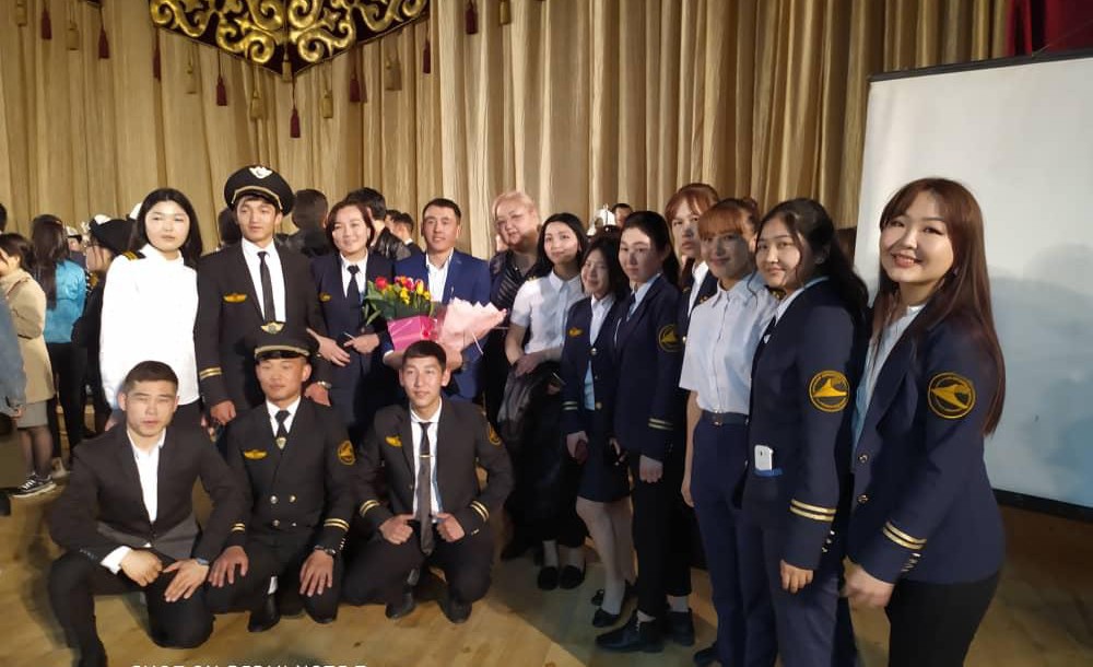 Вечер поэзии молодых акынов «Үч дүйнө»