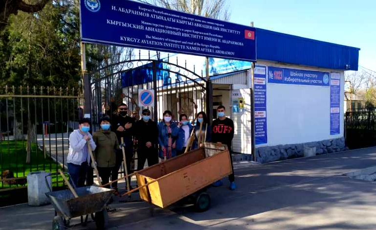 На субботнике сотрудники очистили улицы от 1 тонны мусора