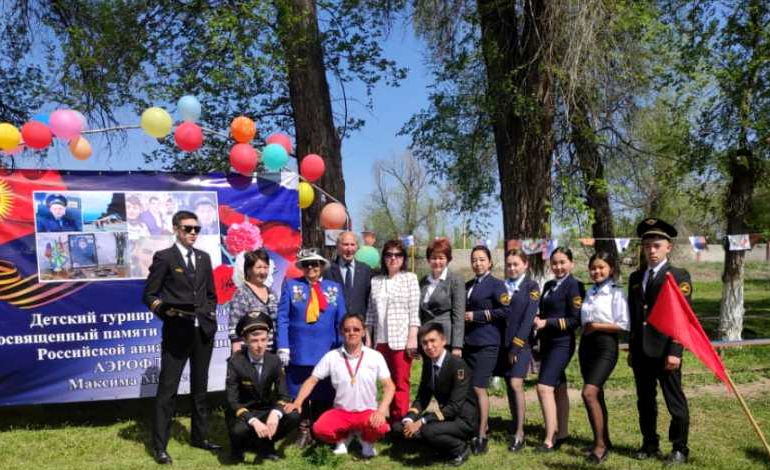 Сотрудники и студенты института поздравили победителей детского турнира по футболу