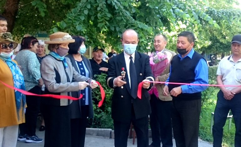 Торжественно отметили новоселье бухгалтерии 