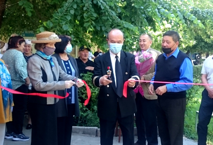 Торжественно отметили новоселье бухгалтерии 