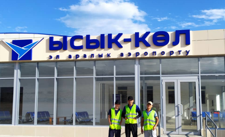 Наши выпускники в международном аэропорту 