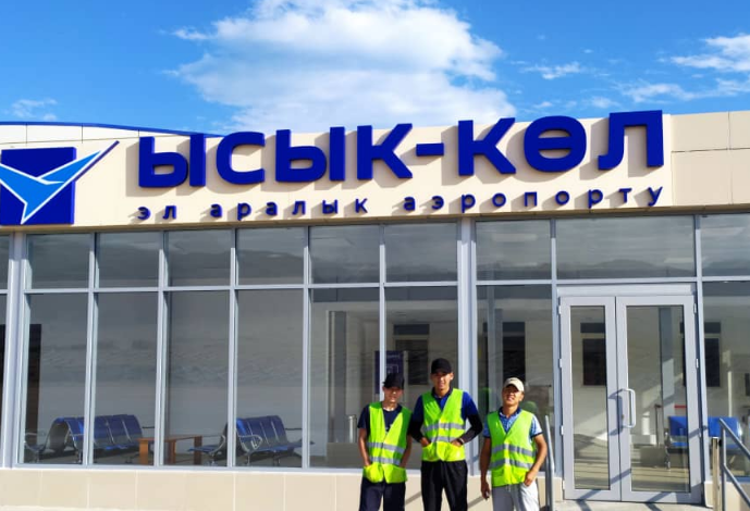 Наши выпускники в международном аэропорту 