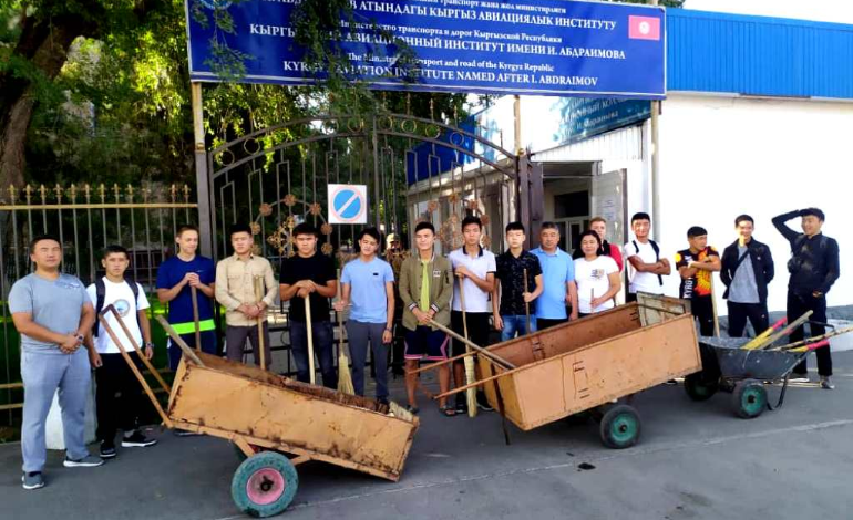 Во Всемирный день чистоты студенты и преподаватели института провели субботник