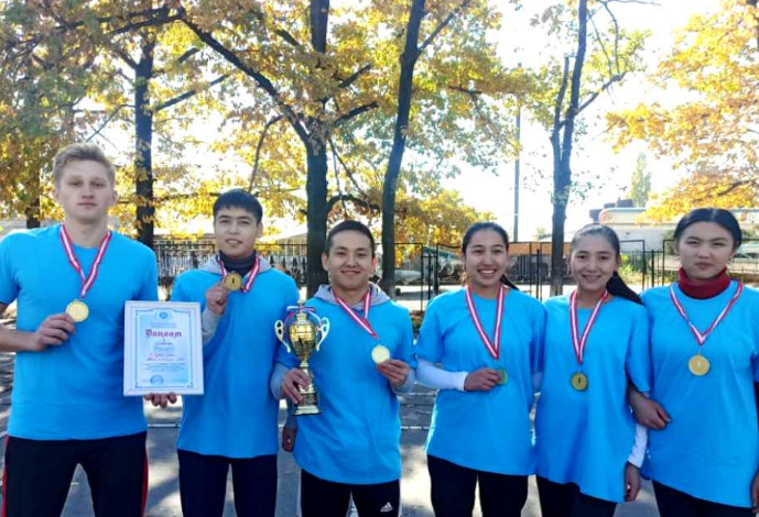 Студенты получили награды в спортивных соревнованиях от профсоюза авиа...