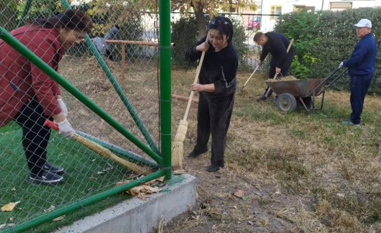 8 октября сотрудники и студенты Кыргызского авиационного института им.И.Абдраимова с 9:00 часов вышли на субботник