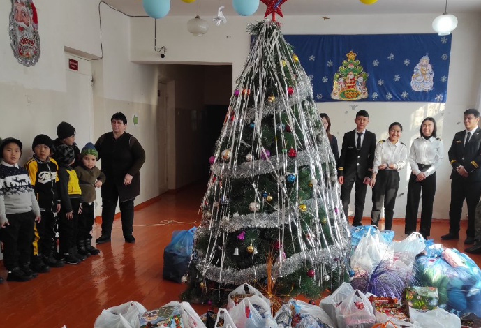 Представители администрации,  преподавательский состав и студенты КАИ ...