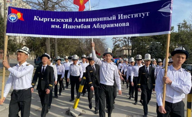 Преподаватели и студенты КАИ вышли на пеший марш в день ак калпака