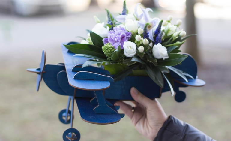 Дорогие женщины, матери и сестры, разрешите сердечно Вас поздравить с самым светлым весенним праздником - днем 8 Марта! 