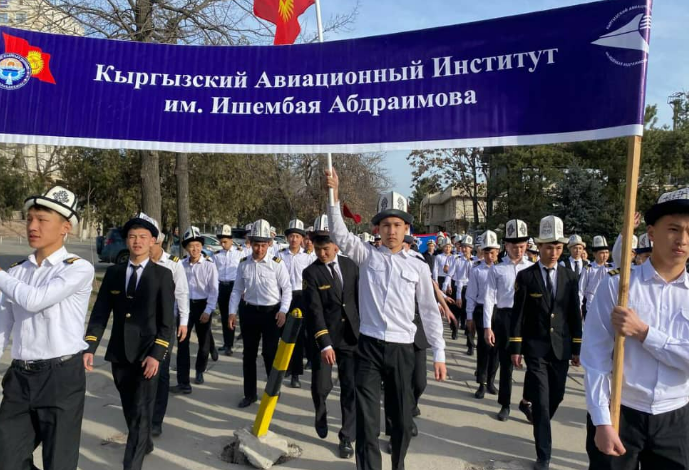 Преподаватели и студенты КАИ вышли на пеший марш в день ак калпака