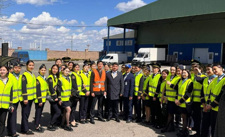 В честь Всемирного дня космонавтики и авиации студентам КАИ проведена экскурсия в ОАО «Международный аэропорт «Манас» 