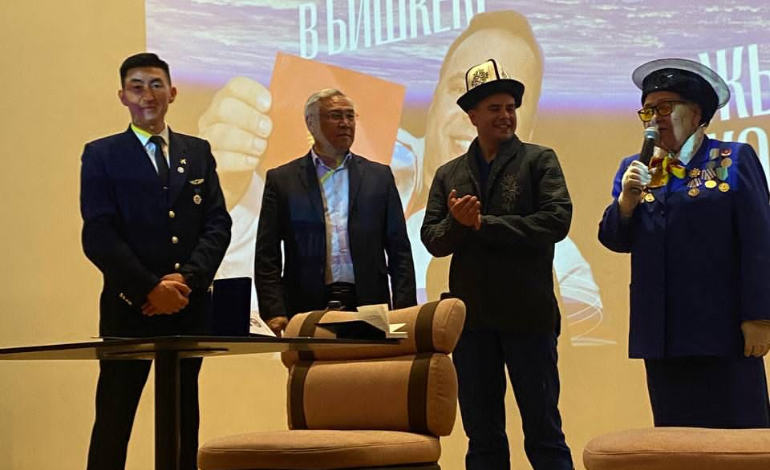 «Дорога к звездам начинается в Бишкеке»: Преподаватели и студенты КАИ встретились с космонавтом Сергеем Корсаковым 