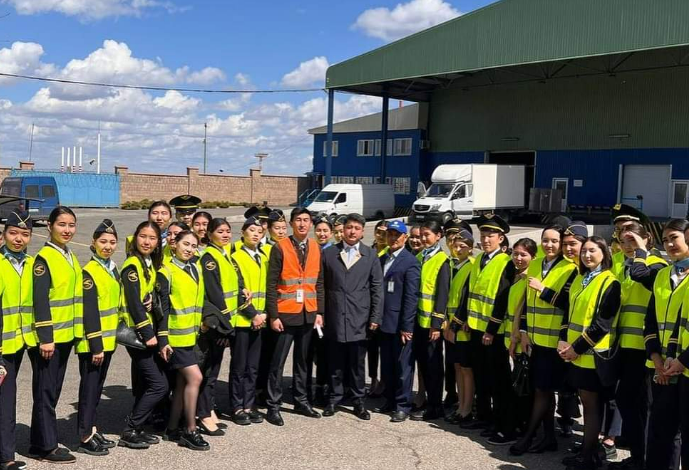 В честь Всемирного дня космонавтики и авиации студентам КАИ проведена ...