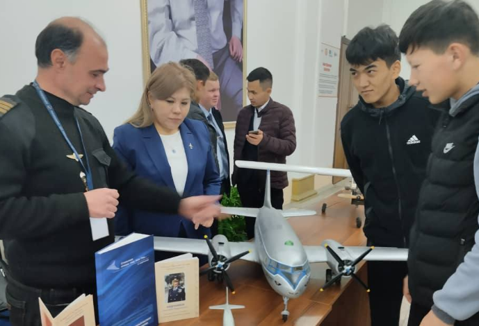 Профессорско-преподавательский состав и студенты института приняли уча...