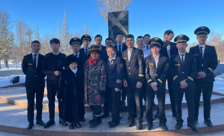 Студенты института приняли участие в митинге-реквиеме, посвященному блокадному Ленинграду