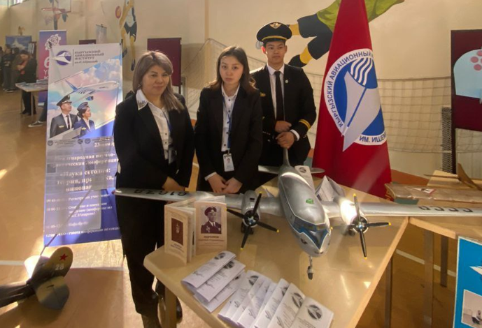 Выставка вузов в Бишкеке: выпускники интересуются профессиями в област...