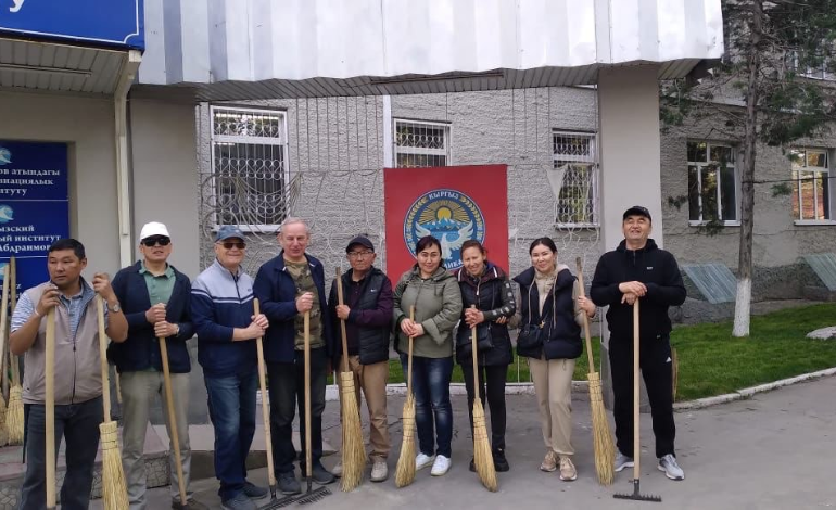 Сотрудники и студенты института приняли участие в общегородском субботнике