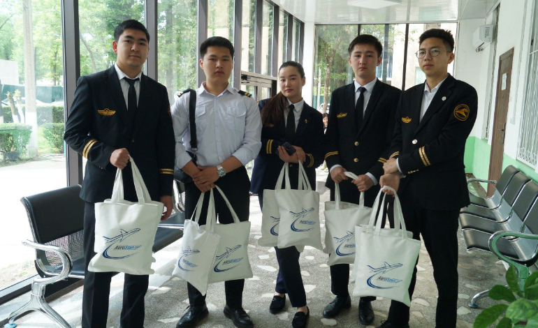 Члены Студсовета навестили детей, пострадавших в трагедии в Сузакском районе