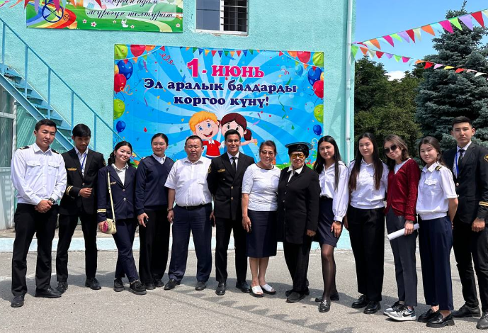 К Международному дню защиты детей: Студенты КАИ посетили детский дом с...